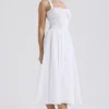 Adabella Weißes Baumwoll-Halter-Sommerkleid Adabella Weißes Baumwoll-Halter-Sommerkleid