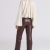 Adara Hose aus veganem Leder in Schokoladenbraun Adara Hose aus veganem Leder in Schokoladenbraun