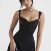Adriana – Minikleid aus schwarzem Satin und Spitze Adriana – Minikleid aus schwarzem Satin und Spitze