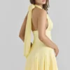 Ailani Buttergelbes Georgette-Minikleid mit Neckholder Ailani Buttergelbes Georgette-Minikleid mit Neckholder