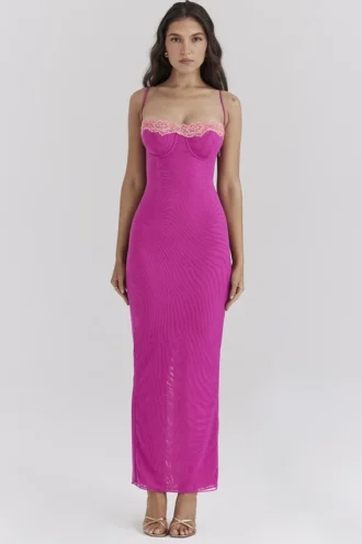Aiza Maxikleid mit Himbeerfarbener Spitzenverzierung