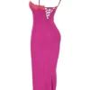 Aiza Maxikleid mit Himbeerfarbener Spitzenverzierung Aiza Maxikleid mit Himbeerfarbener Spitzenverzierung