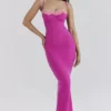 Aiza Maxikleid mit Himbeerfarbener Spitzenverzierung Aiza Maxikleid mit Himbeerfarbener Spitzenverzierung