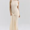Akaia Champagne Wasserfall-Maxikleid Akaia Champagne Wasserfall-Maxikleid