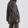 Alaia Strickjacke aus Kaschmirmischung in Anthrazit mit Gürtel Alaia Strickjacke aus Kaschmirmischung in Anthrazit mit Gürtel