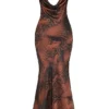 Alaina Antik-Kupfer-Maxikleid mit schrägen Schnittlinien Alaina Antik-Kupfer-Maxikleid mit schrägen Schnittlinien