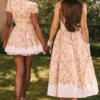 Alba Midi-Kleid aus Baumwolle mit gerafftem Rock und Honeyflower-Print Alba Midi-Kleid aus Baumwolle mit gerafftem Rock und Honeyflower-Print