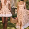 Alba Midi-Kleid aus Baumwolle mit gerafftem Rock und Honeyflower-Print Alba Midi-Kleid aus Baumwolle mit gerafftem Rock und Honeyflower-Print