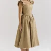 Alessandra Midi-Kleid aus goldenem Jacquard mit abnehmbarem Schleifen