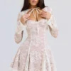 Alice Vintage-Minikleid aus cremefarbener Spitze Alice Vintage-Minikleid aus cremefarbener Spitze
