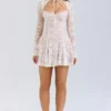 Alice Vintage-Minikleid aus cremefarbener Spitze Alice Vintage-Minikleid aus cremefarbener Spitze