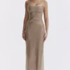 Alondra Cafe Au Lait Maxikleid mit Perlenstickerei – Limited Edition Alondra Cafe Au Lait Maxikleid mit Perlenstickerei – Limited Edition