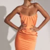 Alora Tangerine trägerloses Korsetts-Midi-Kleid Alora Tangerine trägerloses Korsetts-Midi-Kleid