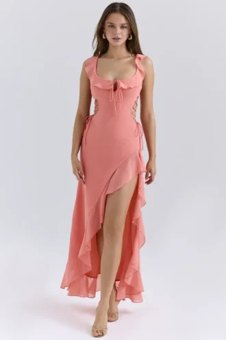 Aloura Korallenfarbenes Georgette-Maxikleid mit Rüschen