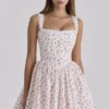 Ami – Weißes Minikleid aus Baumwolle mit Rosenprint als Korsett Ami – Weißes Minikleid aus Baumwolle mit Rosenprint als Korsett
