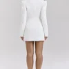 Amia Weißes Blazer-Minikleid Amia Weißes Blazer-Minikleid