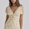 Amina – Maxikleid aus Georgette mit Zitronen-Blumenmuster Amina – Maxikleid aus Georgette mit Zitronen-Blumenmuster
