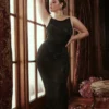 Amirah – Schwarzes Midi-Kleid mit Kristallverzierung Amirah – Schwarzes Midi-Kleid mit Kristallverzierung