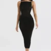 Amirah – Schwarzes Midi-Kleid mit Kristallverzierung Amirah – Schwarzes Midi-Kleid mit Kristallverzierung
