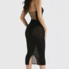 Amirah – Schwarzes Midi-Kleid mit Kristallverzierung Amirah – Schwarzes Midi-Kleid mit Kristallverzierung