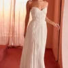 Amorata Maxikleid in Elfenbein mit Plissee Amorata Maxikleid in Elfenbein mit Plissee