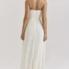 Amorata Maxikleid in Elfenbein mit Plissee Amorata Maxikleid in Elfenbein mit Plissee
