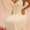 Amorata Maxikleid in Elfenbein mit Plissee Amorata Maxikleid in Elfenbein mit Plissee