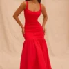 Amore Scarlet Midi-Kleid mit tiefem Taillenbund Amore Scarlet Midi-Kleid mit tiefem Taillenbund