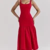 Amore Scarlet Midi-Kleid mit tiefem Taillenbund Amore Scarlet Midi-Kleid mit tiefem Taillenbund