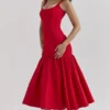 Amore Scarlet Midi-Kleid mit tiefem Taillenbund Amore Scarlet Midi-Kleid mit tiefem Taillenbund