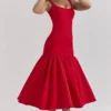 Amore Scarlet Midi-Kleid mit tiefem Taillenbund Amore Scarlet Midi-Kleid mit tiefem Taillenbund