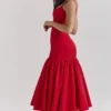 Amore Scarlet Midi-Kleid mit tiefem Taillenbund Amore Scarlet Midi-Kleid mit tiefem Taillenbund