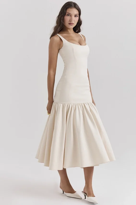 Amore Vintage cremefarbenes Midikleid mit tiefem Taillenbund Amore Vintage cremefarbenes Midikleid mit tiefem Taillenbund