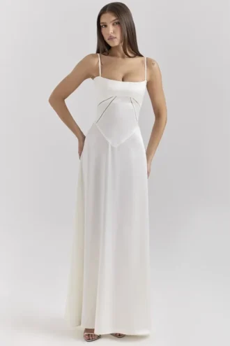 Anabella – Elfenbeinfarbenes Maxikleid aus Satin mit Schnürung