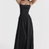 Anabella – Schwarzes Maxikleid mit Schnürung Anabella – Schwarzes Maxikleid mit Schnürung