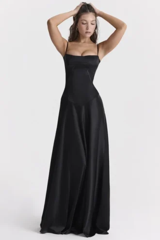 Anabella – Schwarzes Maxikleid mit Schnürung