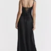 Anabella – Schwarzes Maxikleid mit Schnürung Anabella – Schwarzes Maxikleid mit Schnürung