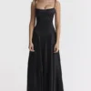 Anabella – Schwarzes Maxikleid mit Schnürung Anabella – Schwarzes Maxikleid mit Schnürung