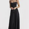 Anabella – Schwarzes Maxikleid mit Schnürung Anabella – Schwarzes Maxikleid mit Schnürung