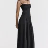 Anabella – Schwarzes Maxikleid mit Schnürung Anabella – Schwarzes Maxikleid mit Schnürung