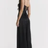 Anabella – Schwarzes Maxikleid mit Schnürung Anabella – Schwarzes Maxikleid mit Schnürung