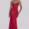 Anastelle – Rotes, handbesticktes Satin-Maxikleid – Limitierte Edition Anastelle – Rotes, handbesticktes Satin-Maxikleid – Limitierte Edition