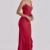 Anastelle – Rotes, handbesticktes Satin-Maxikleid – Limitierte Edition Anastelle – Rotes, handbesticktes Satin-Maxikleid – Limitierte Edition