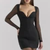Angelie – Schwarzes Stretch-Crêpe-Minikleid mit tiefem Ausschnitt Angelie – Schwarzes Stretch-Crêpe-Minikleid mit tiefem Ausschnitt