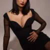 Angelie – Schwarzes Stretch-Crêpe-Minikleid mit tiefem Ausschnitt Angelie – Schwarzes Stretch-Crêpe-Minikleid mit tiefem Ausschnitt