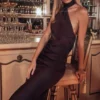 Angelina Midi-Kleid mit Wickelhalsausschnitt in Schokoladenbraun Angelina Midi-Kleid mit Wickelhalsausschnitt in Schokoladenbraun