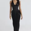Angeline Schwarzes Satin-Maxikleid in Sanduhrform – Limited Edition Angeline Schwarzes Satin-Maxikleid in Sanduhrform – Limited Edition