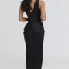 Angeline Schwarzes Satin-Maxikleid in Sanduhrform – Limited Edition Angeline Schwarzes Satin-Maxikleid in Sanduhrform – Limited Edition