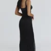 Ari Schwarzes, handbesticktes Maxikleid – Limited Edition Ari Schwarzes, handbesticktes Maxikleid – Limited Edition