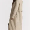 Ariel Beige Trenchcoat aus veganem Leder Ariel Beige Trenchcoat aus veganem Leder